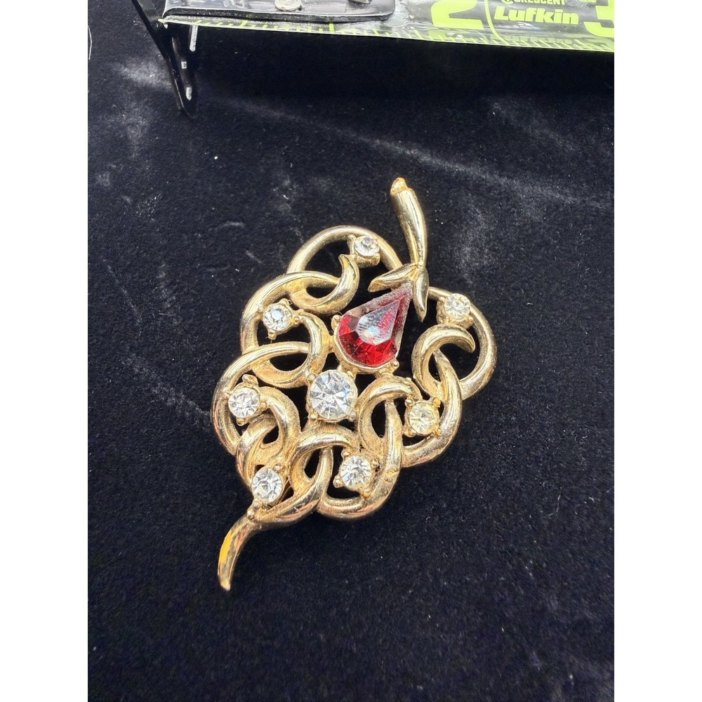 Vintage Gold Tone Art Nouveau Filigree Leaf Heart Openwork Brooch Pin 2 Inch